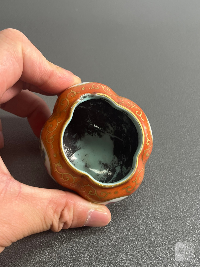 清乾隆  矾红描金粉彩开光山水纹砚滴 - 图8